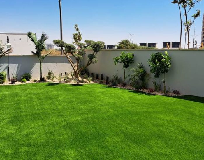 גינה עם דשא סינטטי