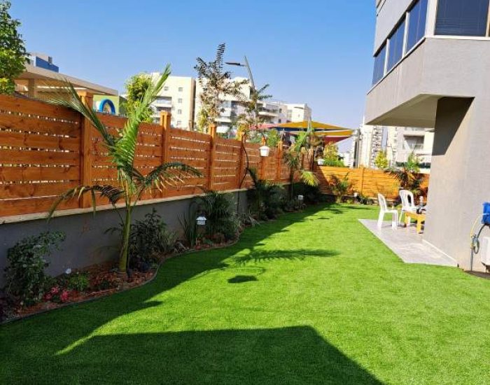 התקנת דשא סינטטי בגינה פרטית